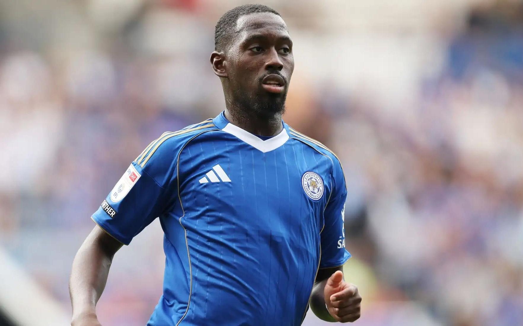 米体：罗马准备在一月签中场，对莱斯特城的苏马雷感兴趣