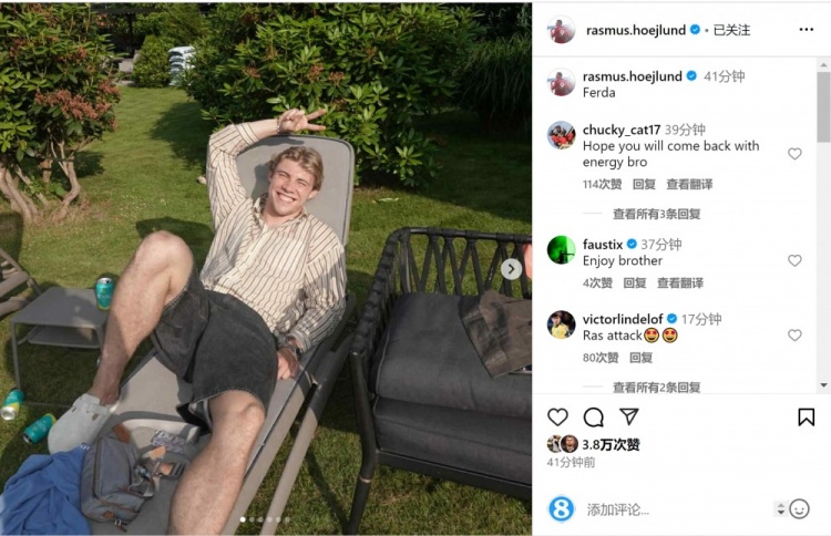 享受假期！霍伊伦社媒晒度假照片，露出灿烂笑容
