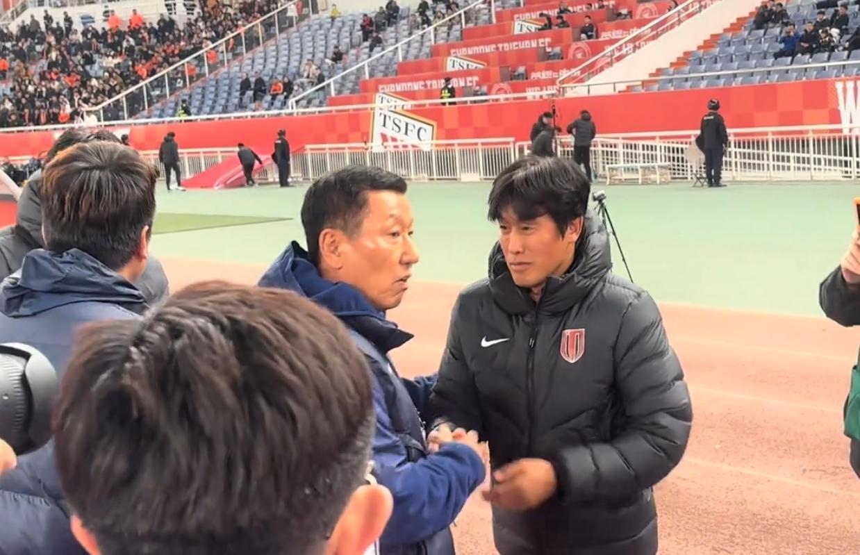 韩流不吃香了中超刮起澳系风！光头助教走了海港球迷：下手轻点