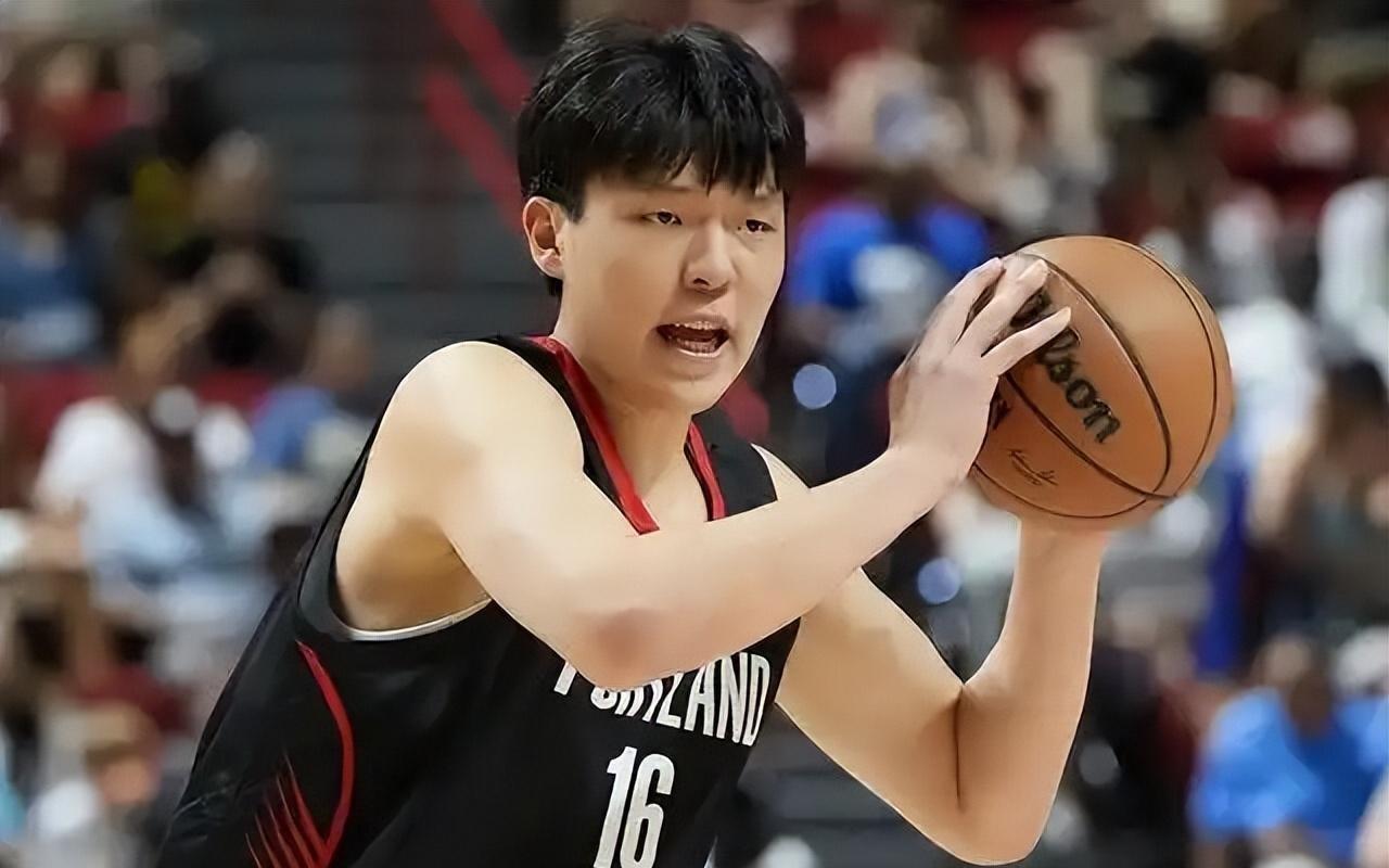 杨瀚森首秀打得挣扎，问题何在林书豪给建议！比卢普斯很信任他