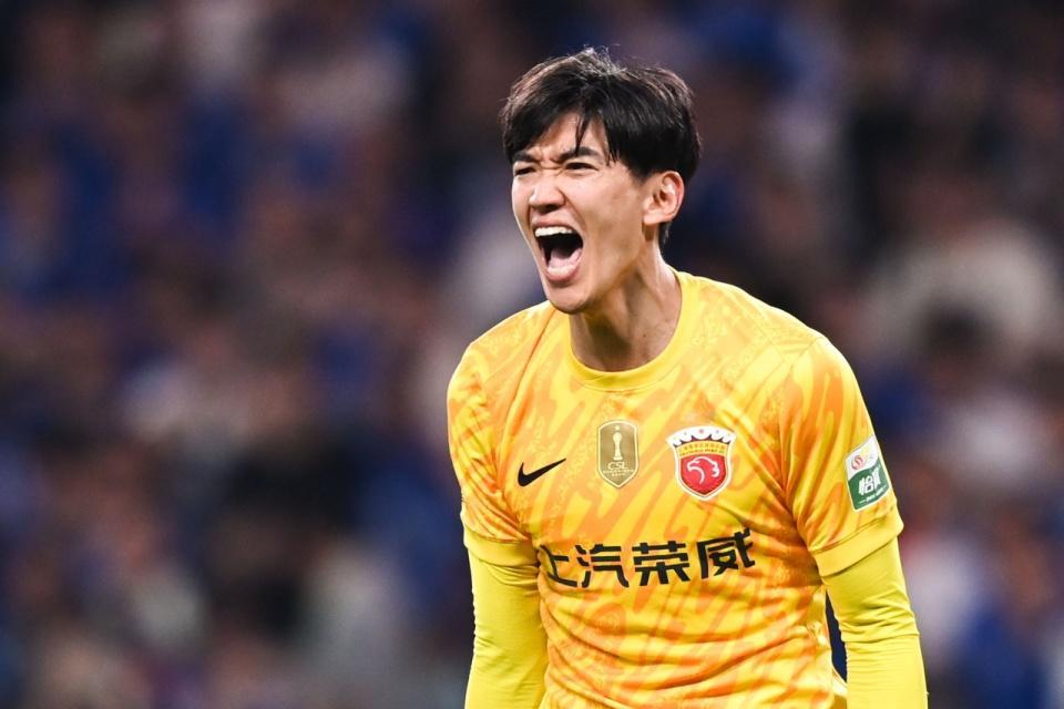颜骏凌封神1战！3次扑必进球让吴曦破防踢人名记：他中超第1门将