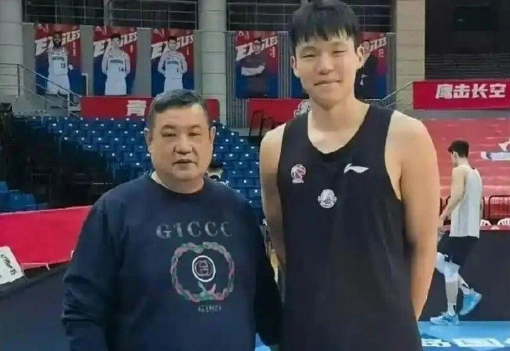 山东篮球名宿离世，陈国豪NBA季前赛1