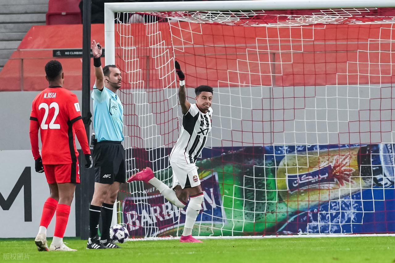 中超冠军亚洲笑柄！海港的膝盖还能弯几次