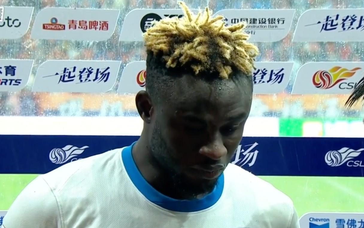 阿齐兹：太早丢球让局面困难，感谢远征球迷下雨还支持我们