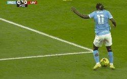 【英超】曼城3比0利物浦哈兰德、多库破门