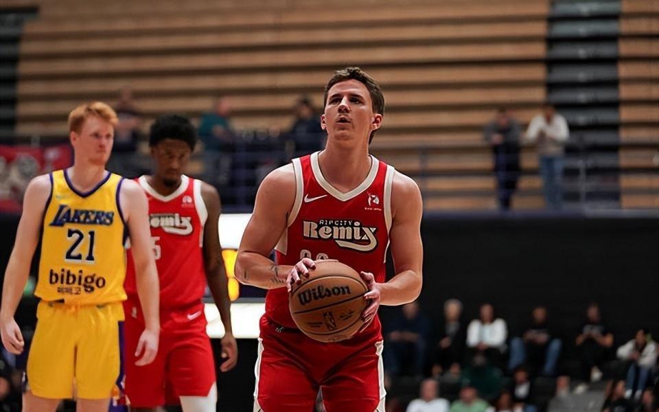 28分钟内狂砍38分，开拓者二队后场新秀能否建立起足够的自信心