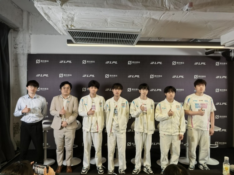 BLG赛后群访Bin：我们信守承诺干掉了下面的队希望决赛打的精彩
