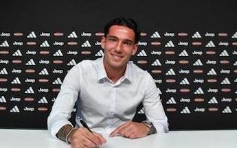 官方：尤文图斯与20岁小将阿莱西奥瓦卡续约至2028年