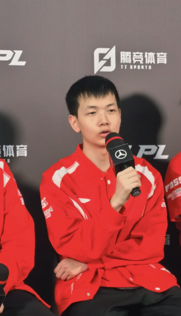 可是出了也活不了啊！Creme：深渊面具是随便出的魔抗装