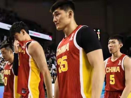 唉！2场杯赛运动战仅得2分，CBA都打不明白的人，却2次入选国家队
