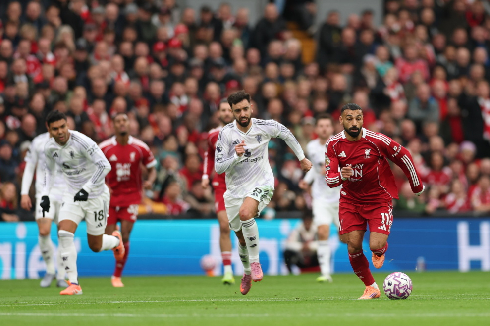 太玄幻！8分分差3轮抹平，曼联反超利物浦，阿莫林真比斯洛特牛