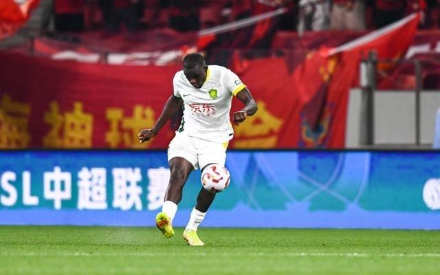 博主：恩加德乌昨日赛前踩场训练受伤