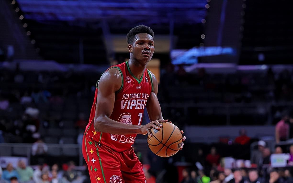 完成超级绝杀！火箭二队先发中锋的综合能力被严重低估了