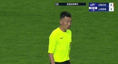 VAR多次长时间介入，记者：什么玩意，还踢不踢啊太耽误事了