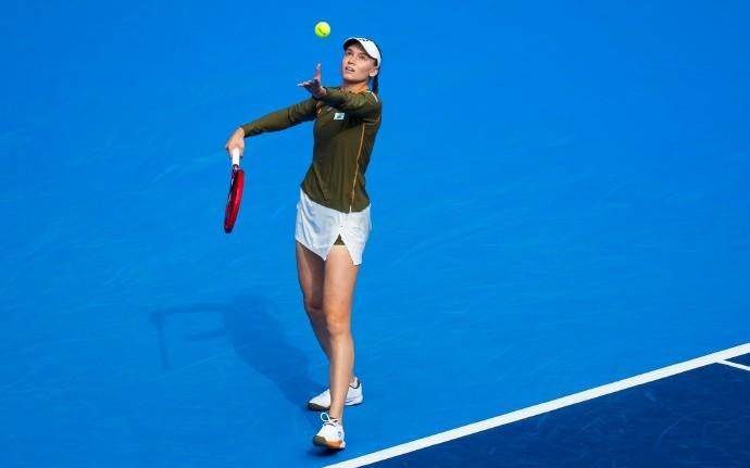莱巴金娜20击败费尔南德斯晋级东京赛八强，距入围年终只差一胜