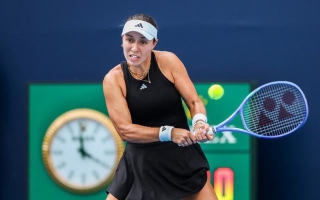 佩古拉救赛点21送蛋逆转拉杜卡努，晋级中网女单16强