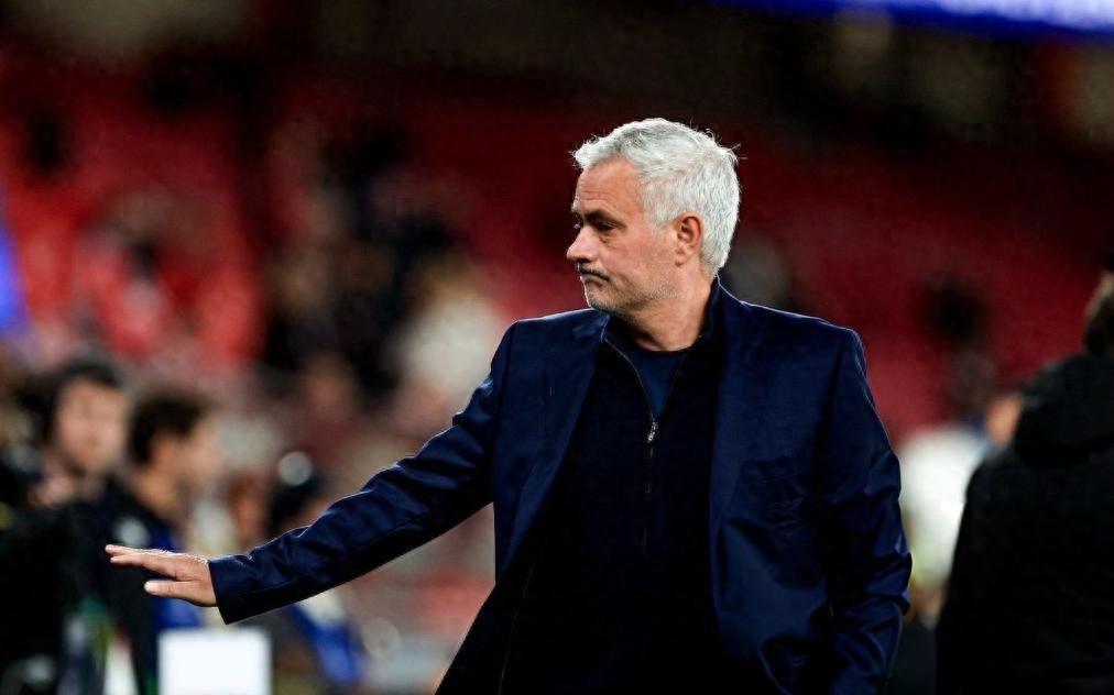 本菲卡20完胜那不勒斯，穆里尼奥迎关