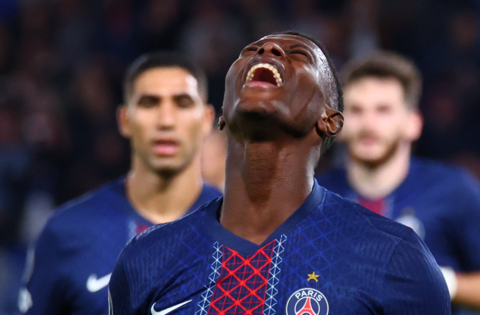 欧冠惨案诞生！卫冕冠军踢疯了，恩里克率队狂飙：豪取6连胜