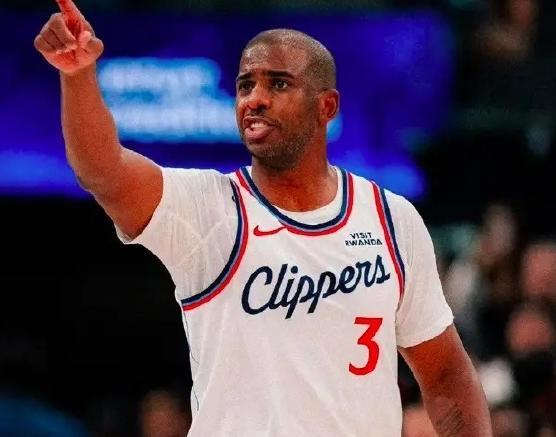 保罗场均2.3分1.8篮板3.6助攻，昔日英雄沦为快船的负担