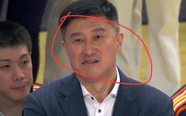 杜锋脸色铁青！CBA首秀被打成筛子后，这名后卫想进国家队难了