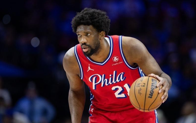 芬奇：对位恩比德要避免犯规，没人想看一场全是罚球的比赛