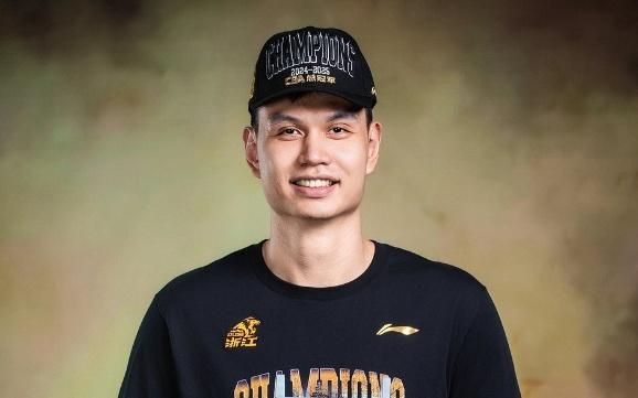 还回CBA打球吗许钟豪竟加盟NBL湖南队因动作过大屡惹争议