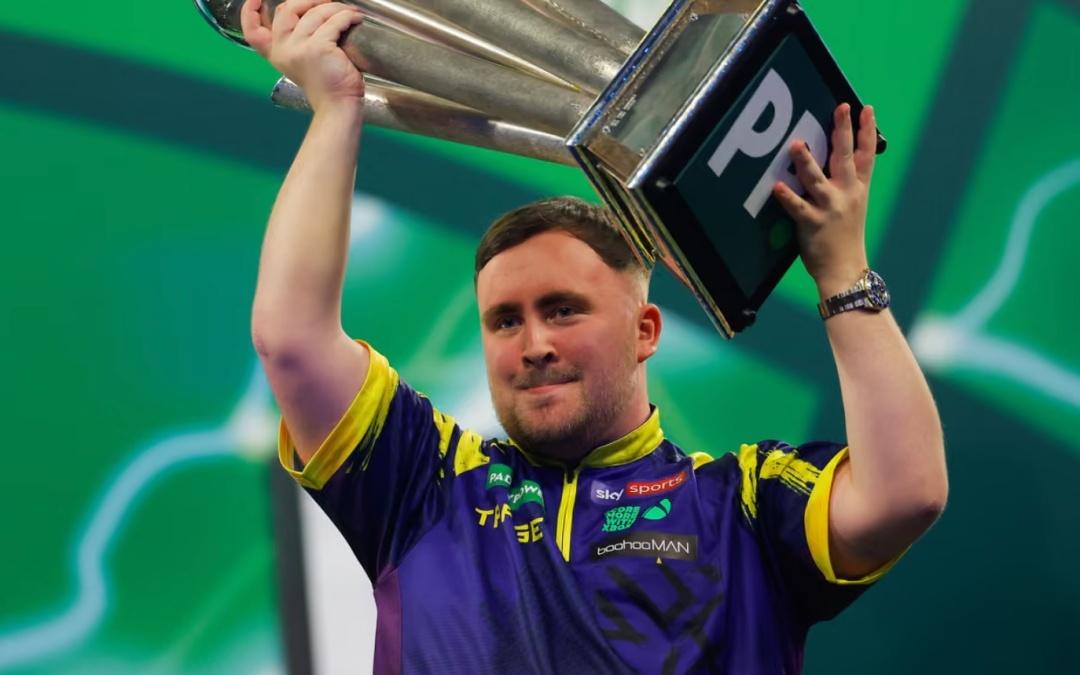 18岁的他卫冕成功夺冠奖金100万英镑