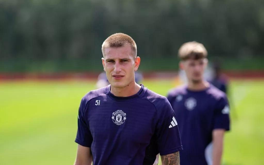 曼晚：曼联小将本内特的父亲自杀，俱乐