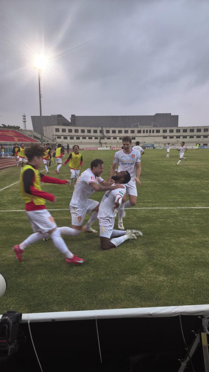 从八连胜、三连败到成功冲超，重庆铜