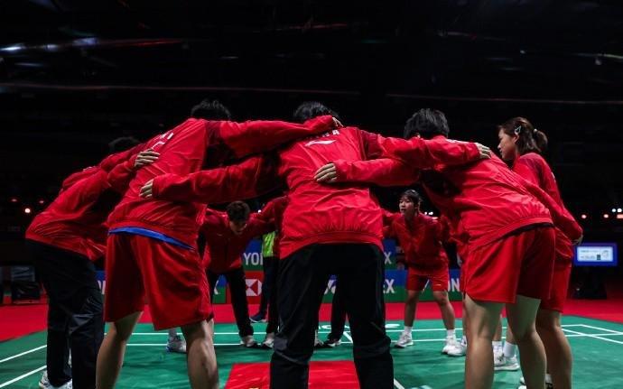 中国队20印尼斩获羽毛球世青赛混团冠军，谌龙担任教练