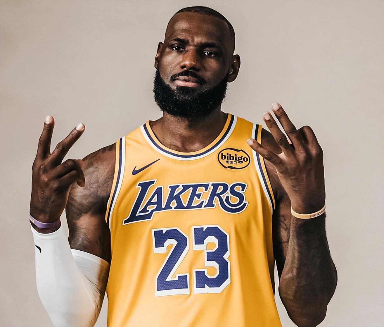 2人伤停，杨瀚森缅怀恩师！肖华表态快船，老詹要做新决定