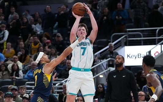 克努佩尔生涯前15场比赛命中50记三