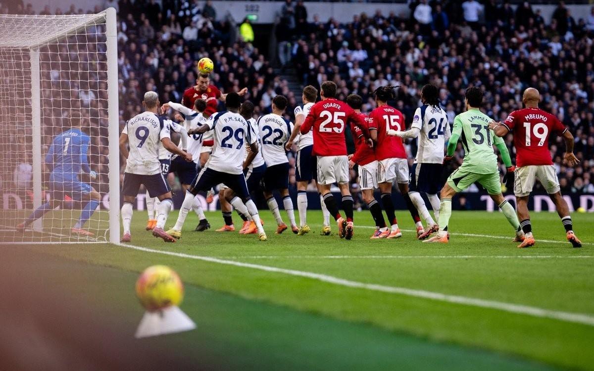 打进绝平进球，德利赫特赛后当选曼联