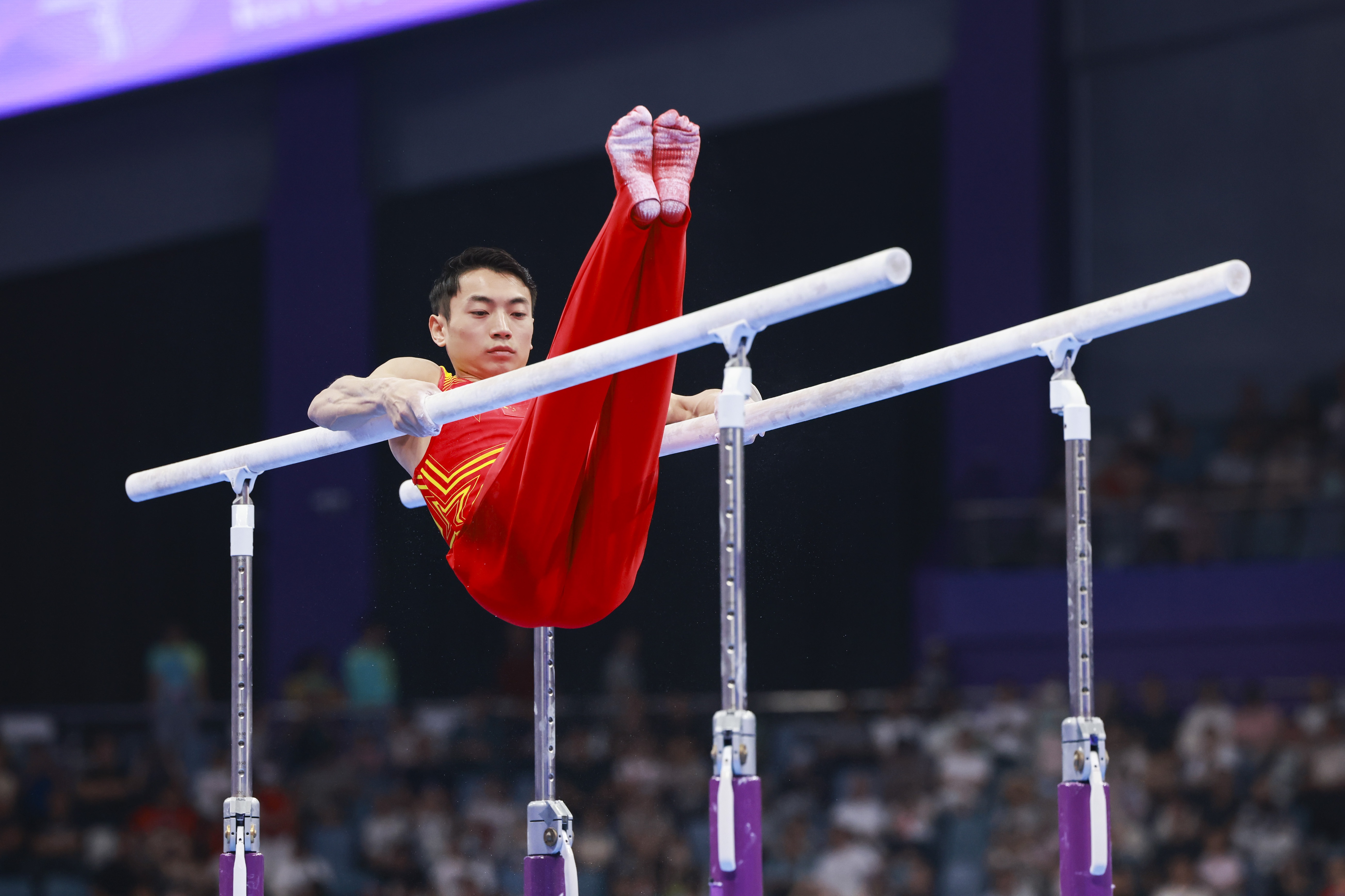 全国体操锦标赛男子预赛单项成绩：邹敬园双杠预赛第一