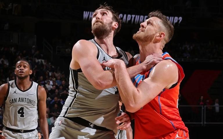 被切特打爆了，马刺内线大将回到第二