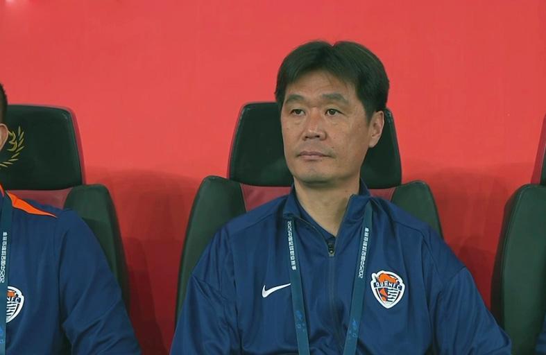 可要了李霄鹏命了！海港中秋仍苦练为拿下泰山光头亚冠必大轮换