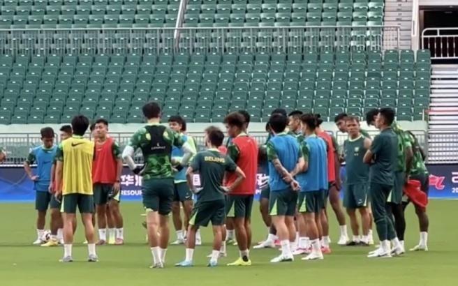 恩加德乌现身球场，吴少聪和达万缺席今日国安赛前训练