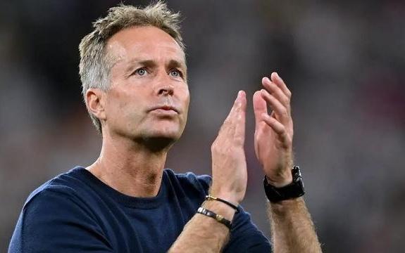 双冠王“起号”记勒沃库森彻底重建，阵痛中从头再来