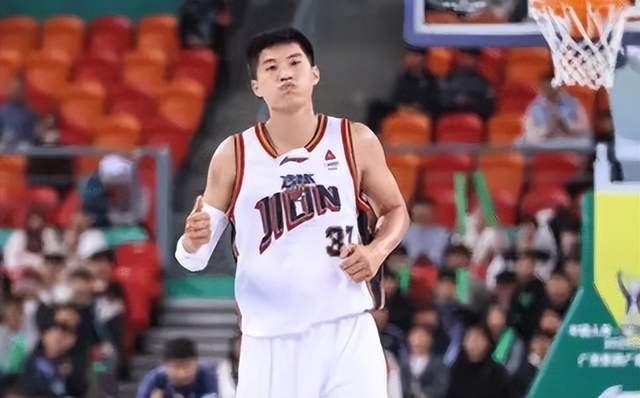 三分6中4！失意神射离开辽宁大爆发第