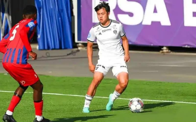 国足左路答案来了!23岁华裔飞翼身价飙至120万欧,模板伊东纯也