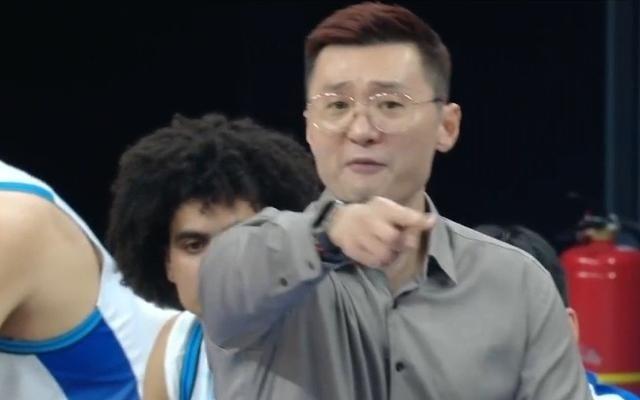 扎心！刘炜被主场球迷喊下课！新疆百回