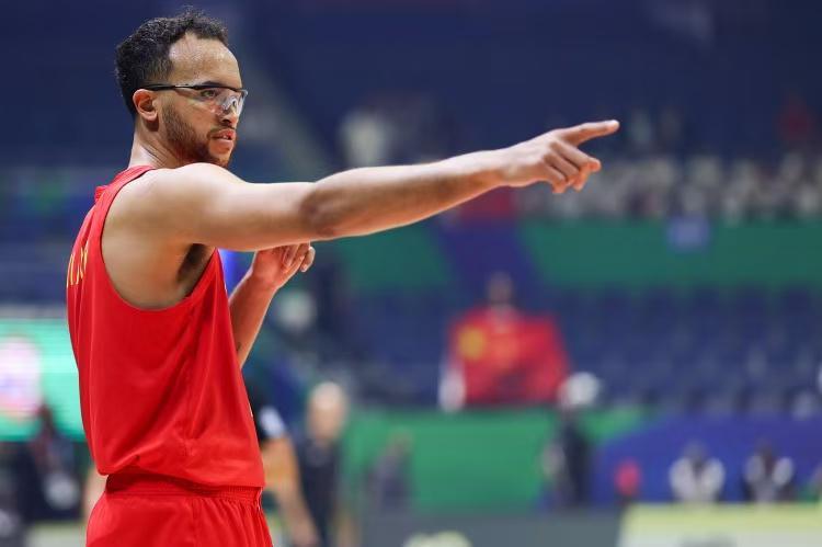 真相大白！李凯尔改国籍原因揭晓，大锤仍可代表中国男篮出战