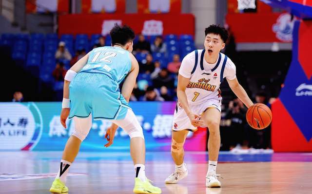 轰20+6+5！中国男篮又一19岁新星崛起：重伤归来剑指最佳新秀