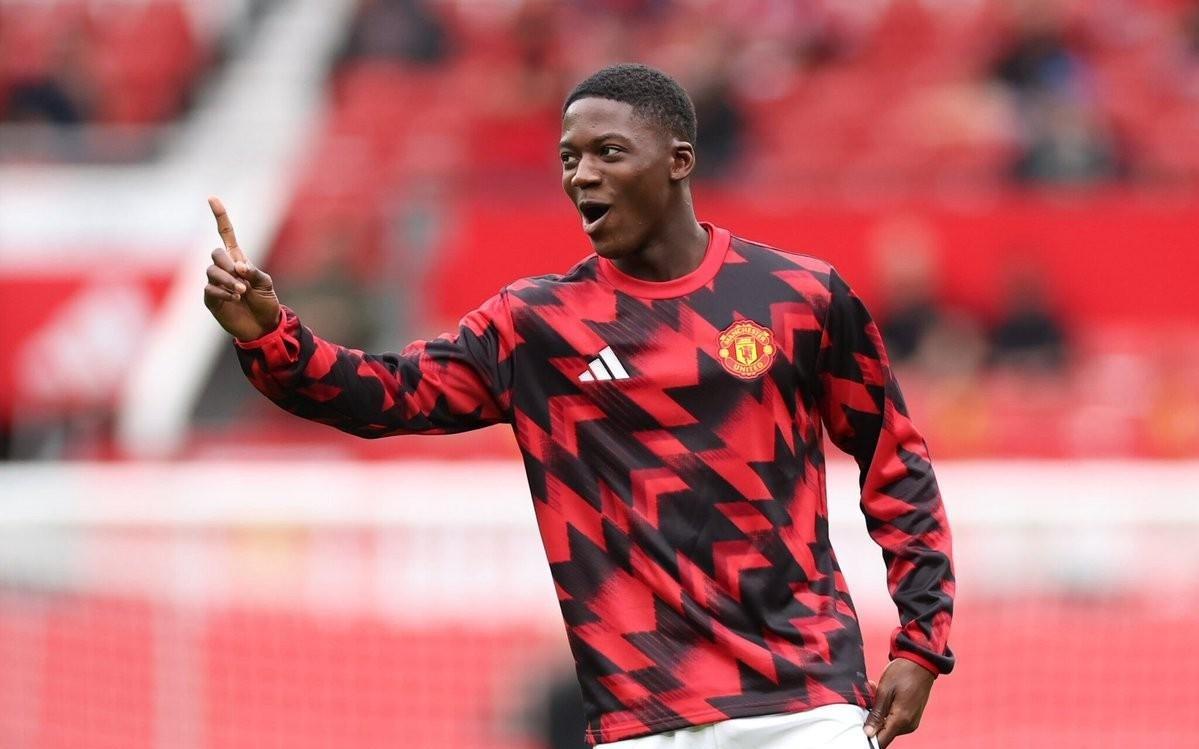 记者：梅努的伤不太严重，预计踢埃弗顿