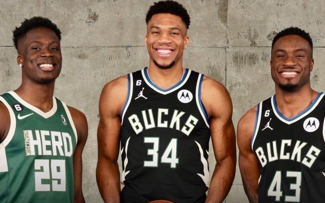 NBA历史首次！雄鹿签下字母弟三兄弟