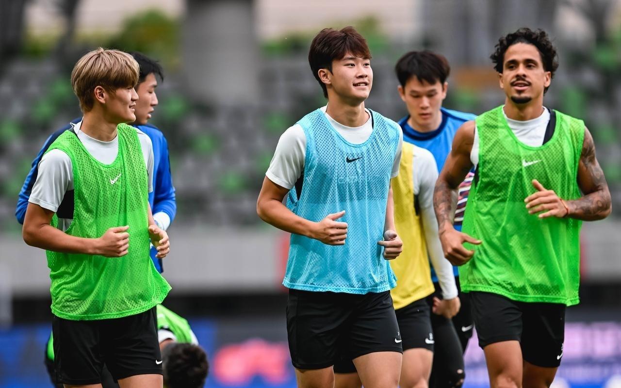 大连英博赢麻了！一项荣誉让上港望尘