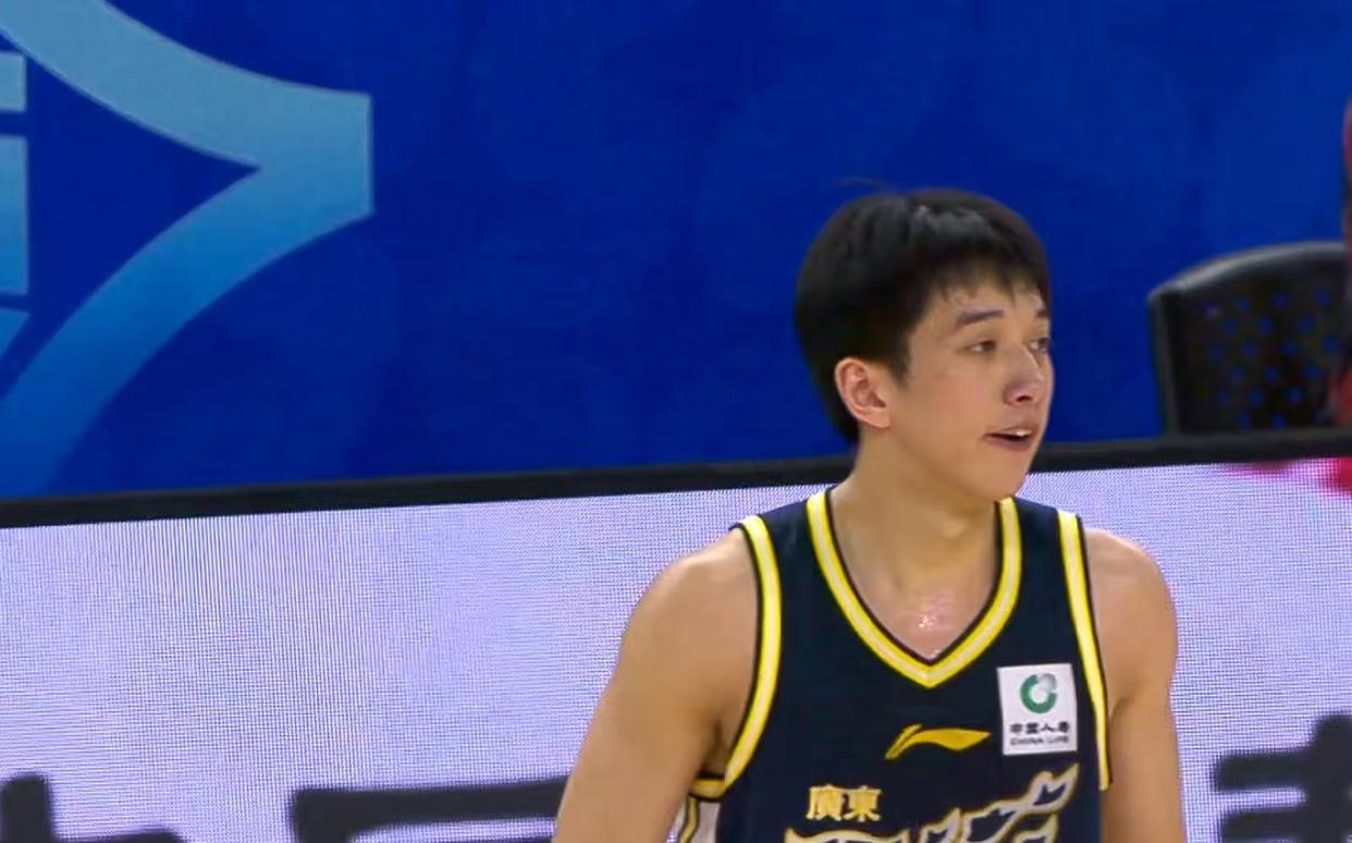 36分钟硬砸28+6+5+5！广东“新控卫”打出身价，徐杰迎来接班人！