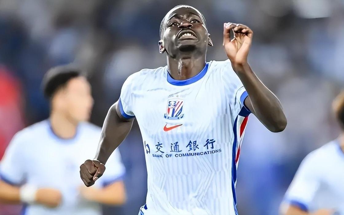 8场0进球0助攻！上海申花夏窗买了个大水货，冬窗最好把他卖掉