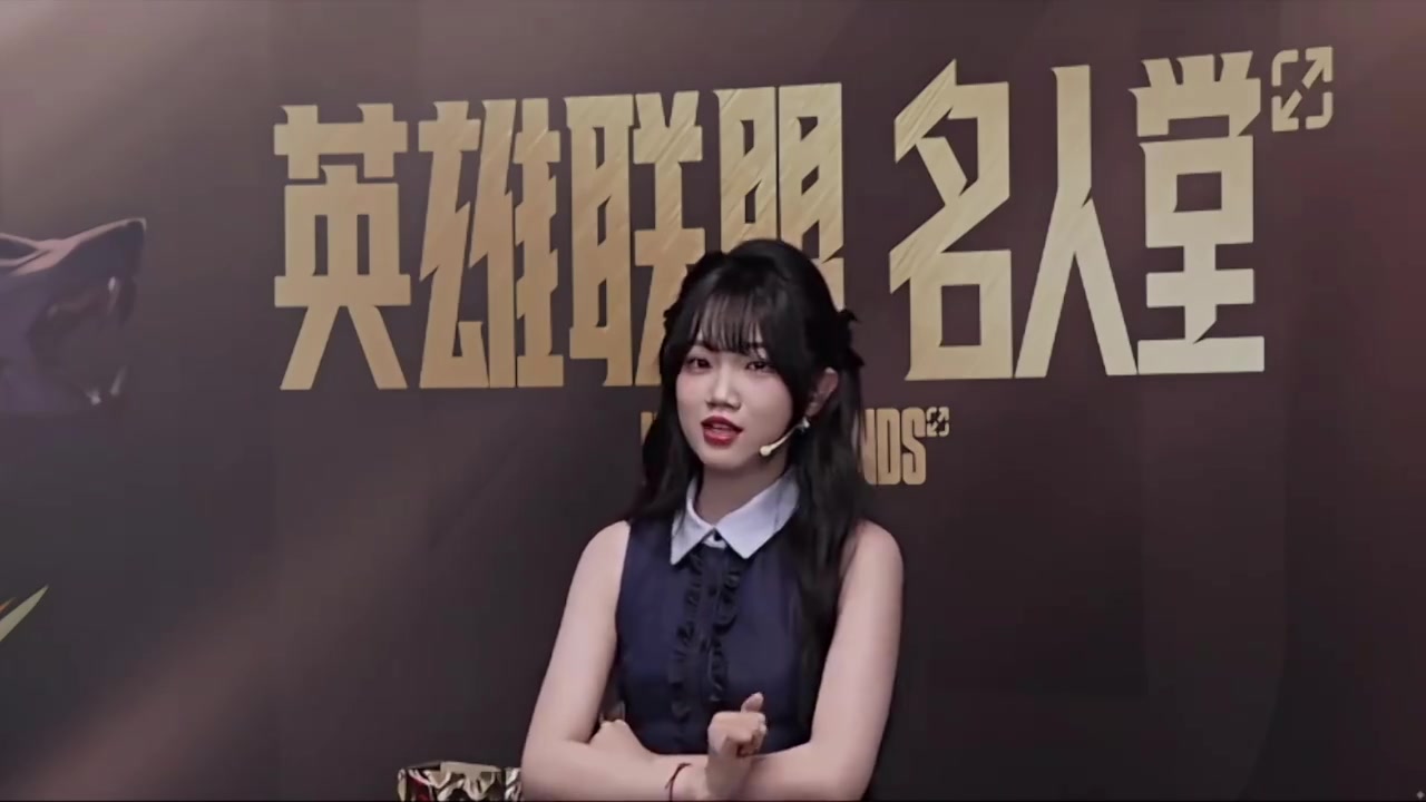 你说四大皆空,却紧闭双眼赛后Uzi名人节目所有嘉宾目不斜视不敢看十月美腿