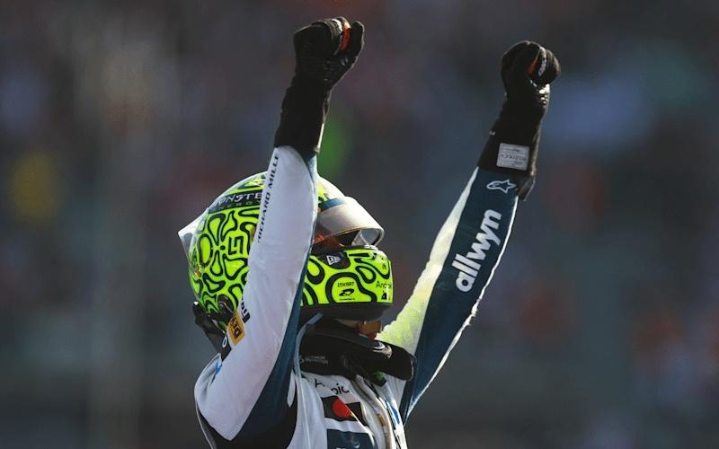 墨西哥站起步“大乱斗”!诺里斯杆位夺冠反超“小皮”!维斯塔潘“保送”领奖台